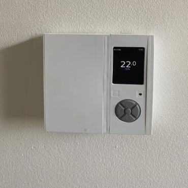 Unit thermostat